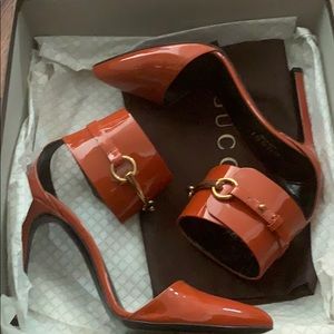 Gucci Vernice Crystal Pumps